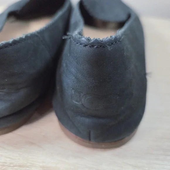 UGG Leather Slip On Flats Black Scalloped Edge Loafers Size 9 - Picture 7 of 9